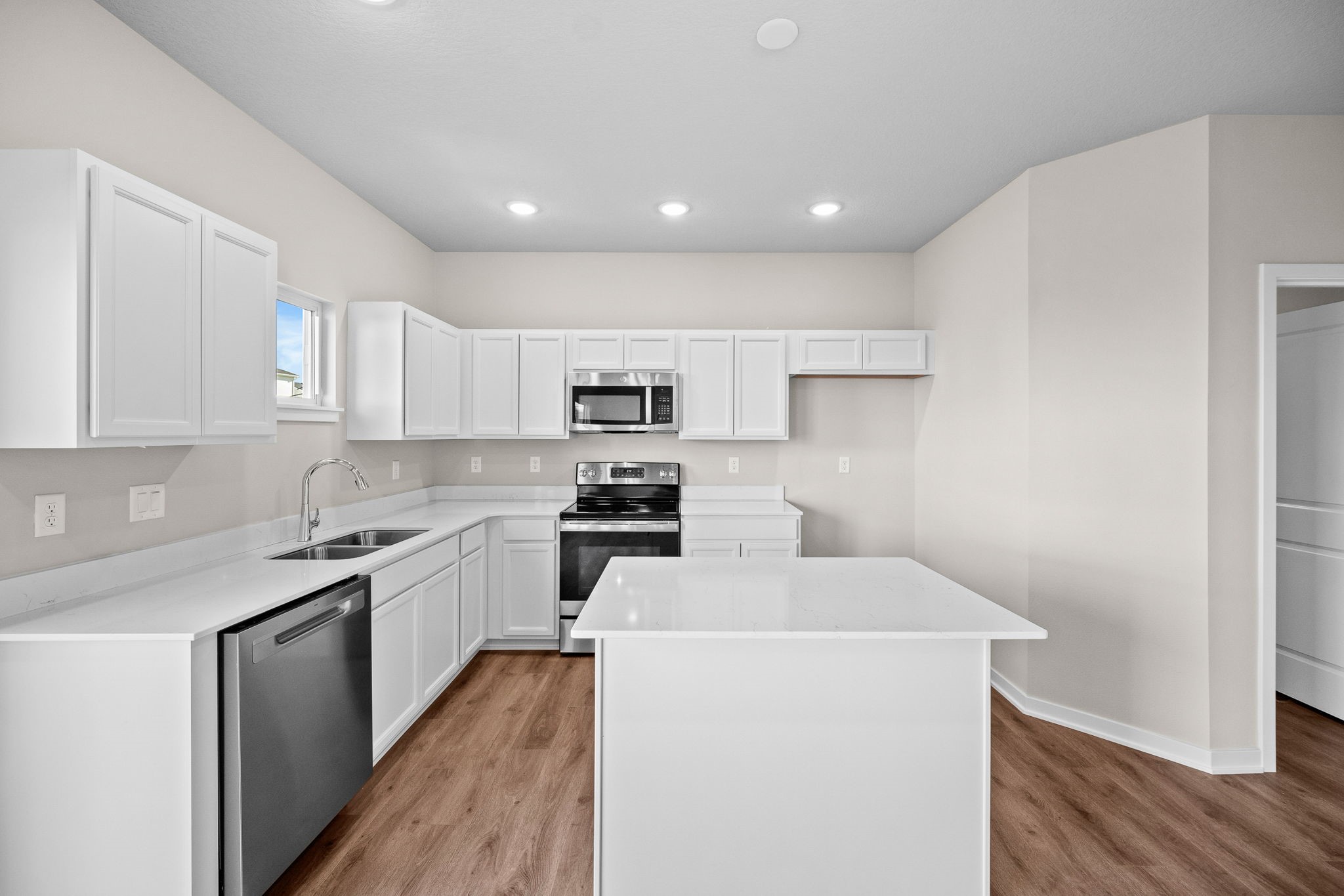4427 Honey Bee Ridge, Des Moines, Iowa image 9