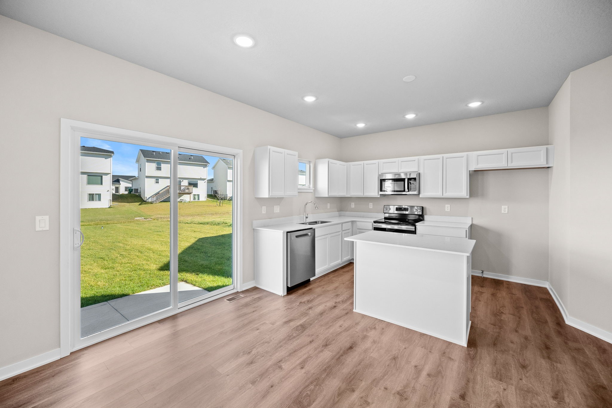4427 Honey Bee Ridge, Des Moines, Iowa image 8