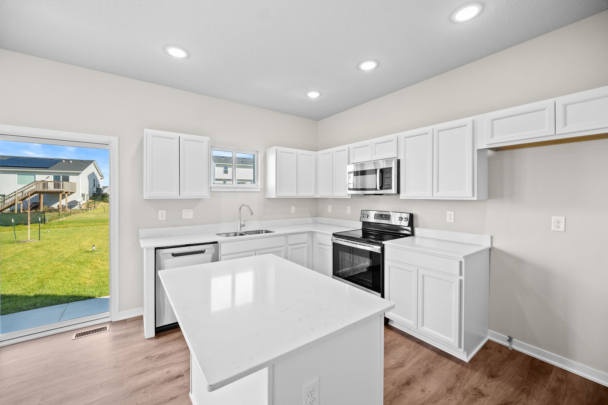 4427 Honey Bee Ridge, Des Moines, Iowa image 10