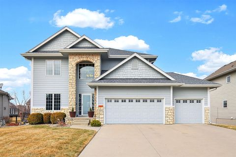 Homes For Sale - 8425 Parkside Circle<br/> West Des Moines, IA 50266