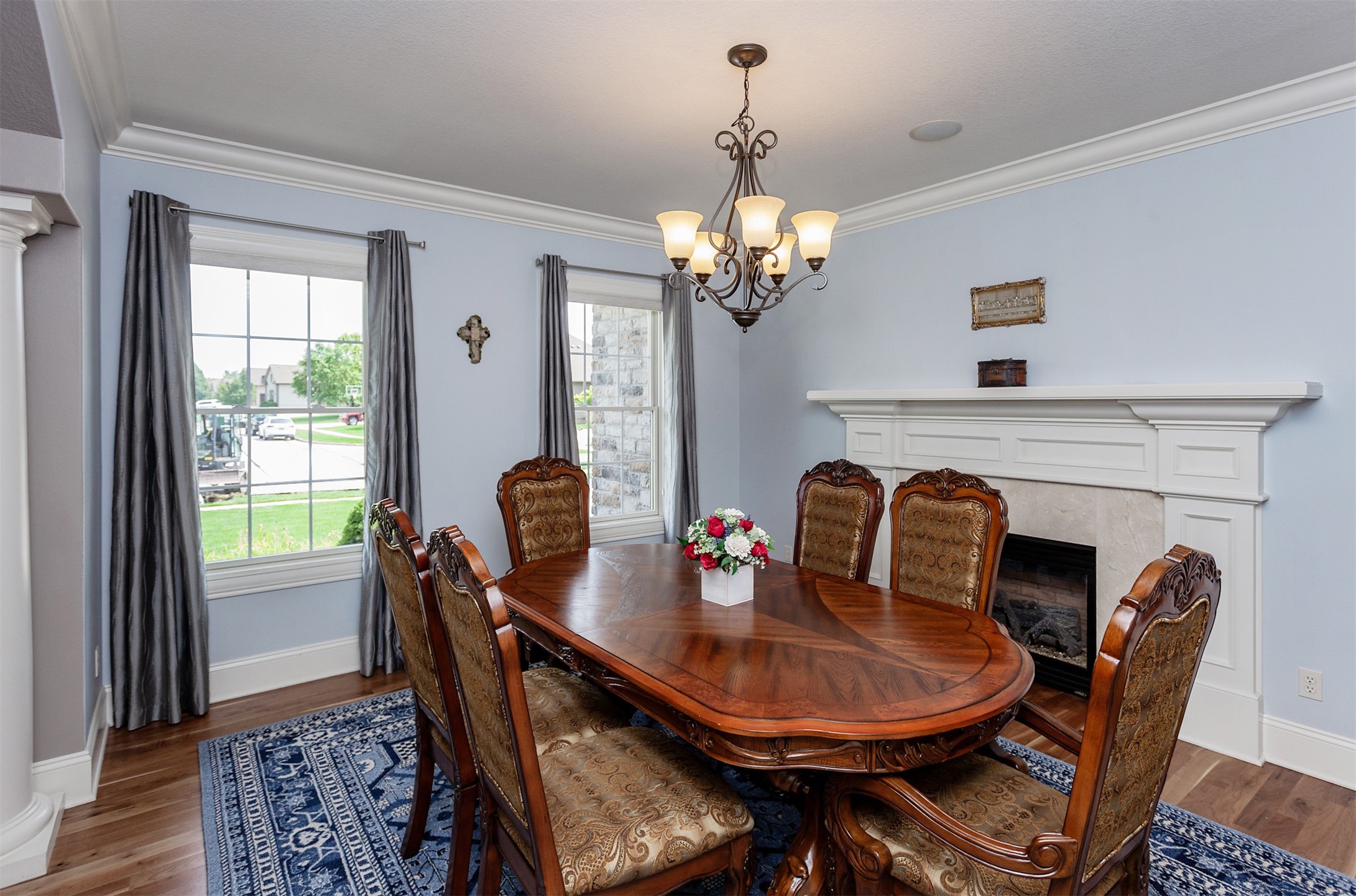 726 Stonegate Court SW