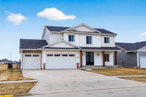 Homes For Sale - 3338 9th Avenue<br/> Altoona, IA 50009