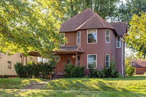 Homes For Sale - 1913 Warford Street<br/> Perry, IA 50220