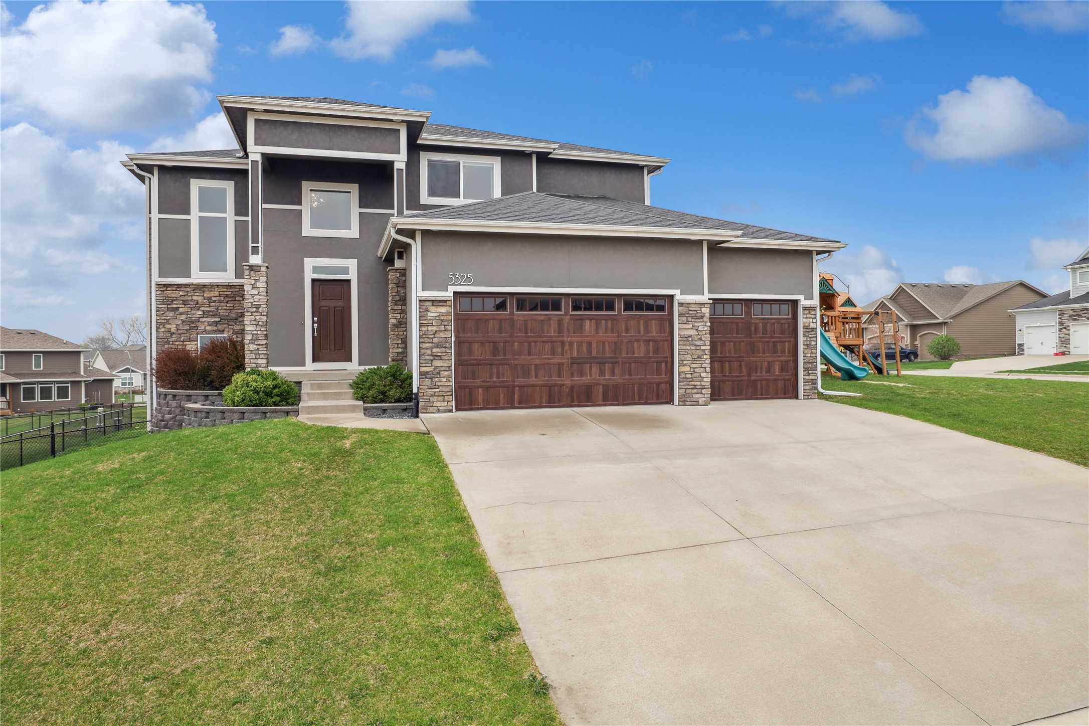 5325 162nd Court, Urbandale, Iowa image 1