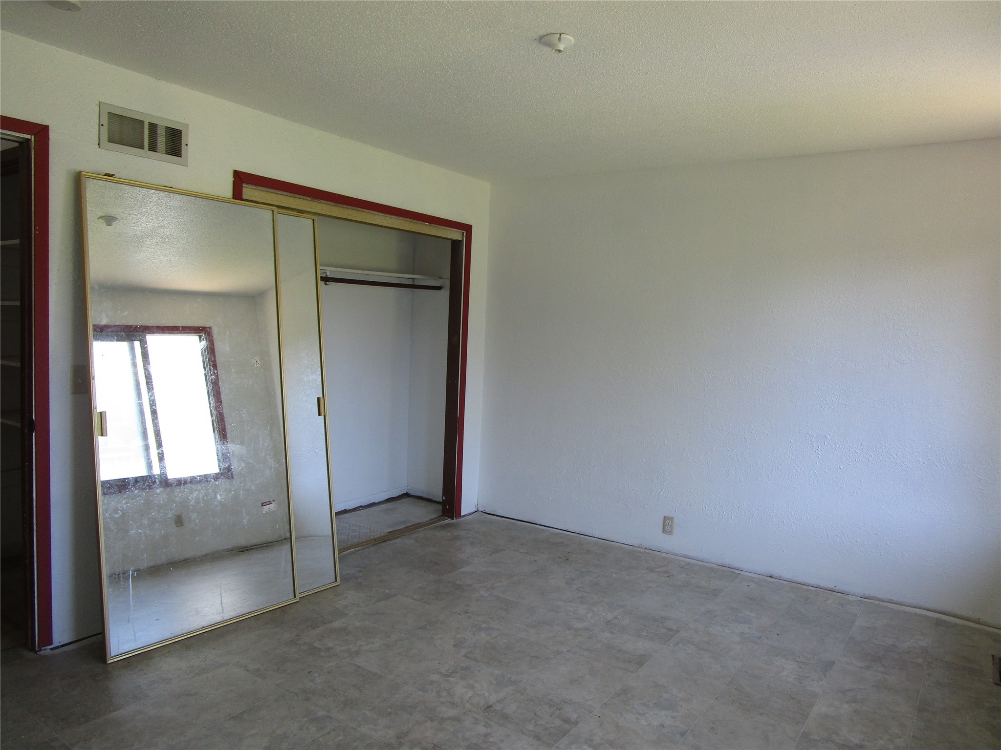 Des Moines, Iowa 50314, United States, 3 Bedrooms Bedrooms, ,1 BathroomBathrooms,Residential,Active,185655