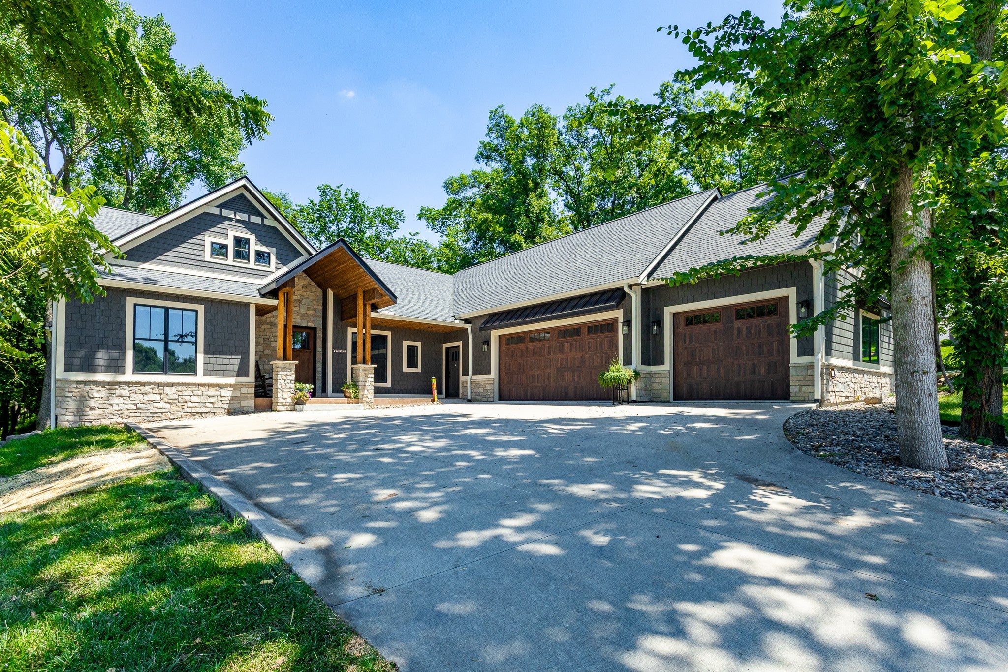 5692 SW Lake Ridge Drive