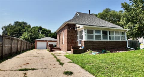 Homes For Sale - 740 9th Street<br/> West Des Moines, IA 50265
