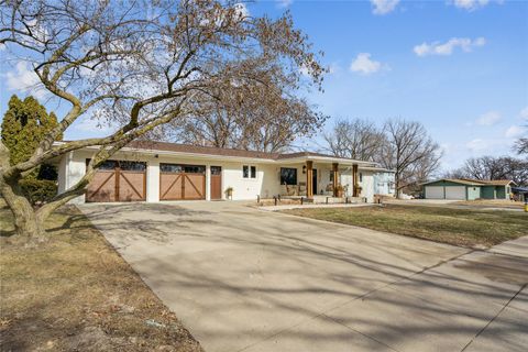 Homes For Sale - 202 Independence Street<br/> Pella, IA 50219