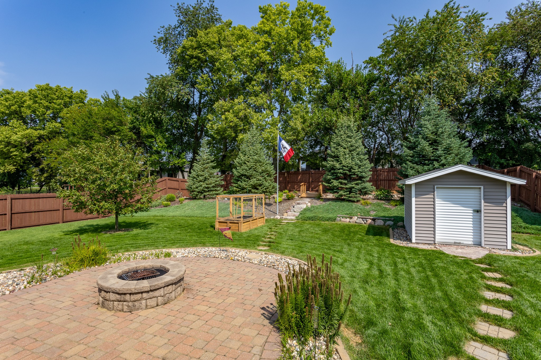 14611 Hickory Drive, Urbandale, Iowa image 4