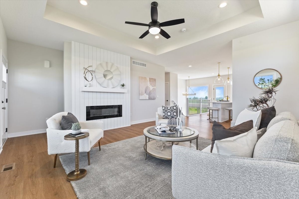 612 W Walnut Place
