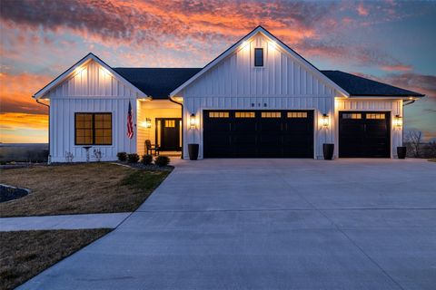 918 Lakeview Drive Pella IA 50219
