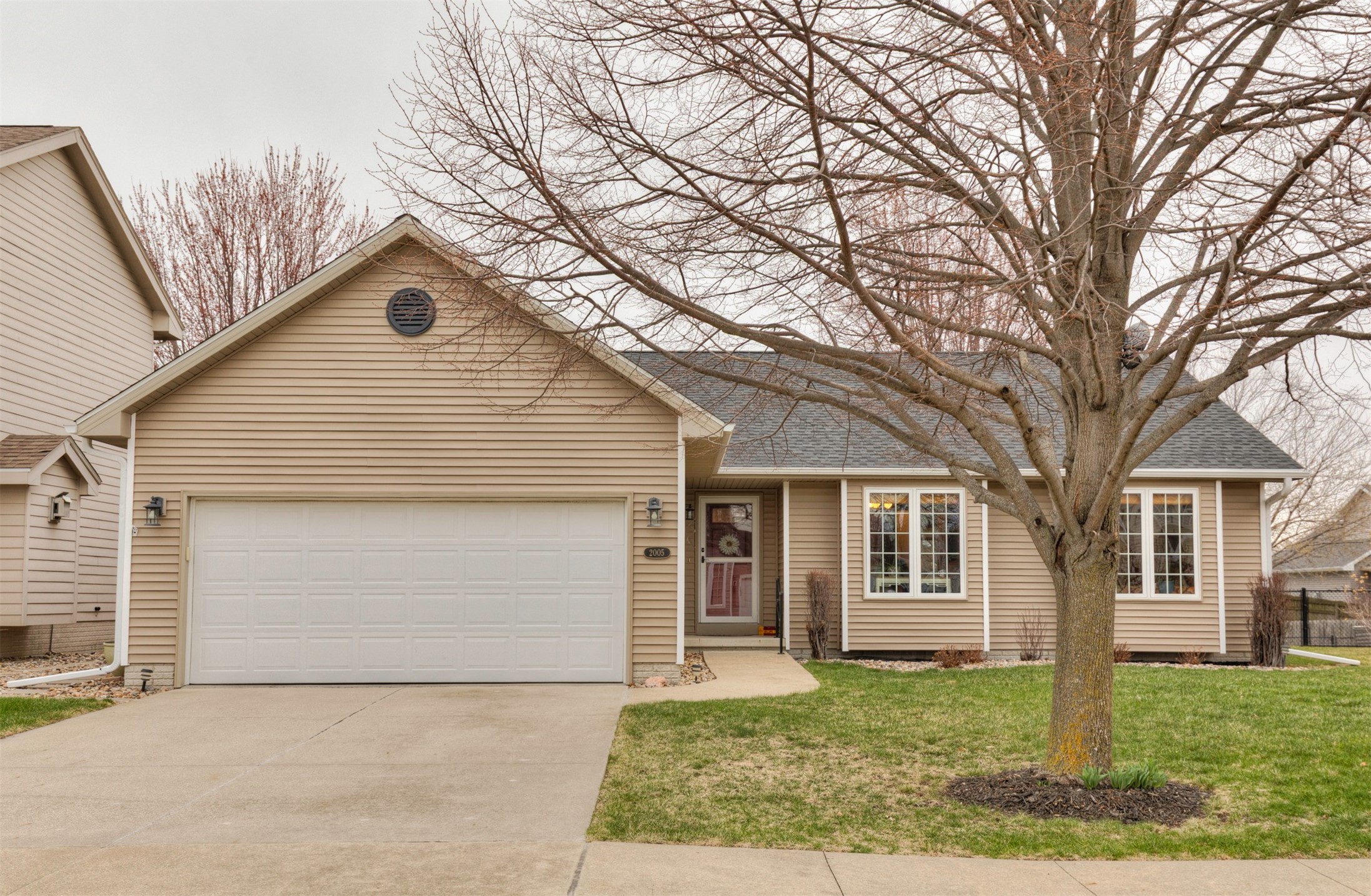 2005 Country Cove Lane, Altoona, Iowa image 1