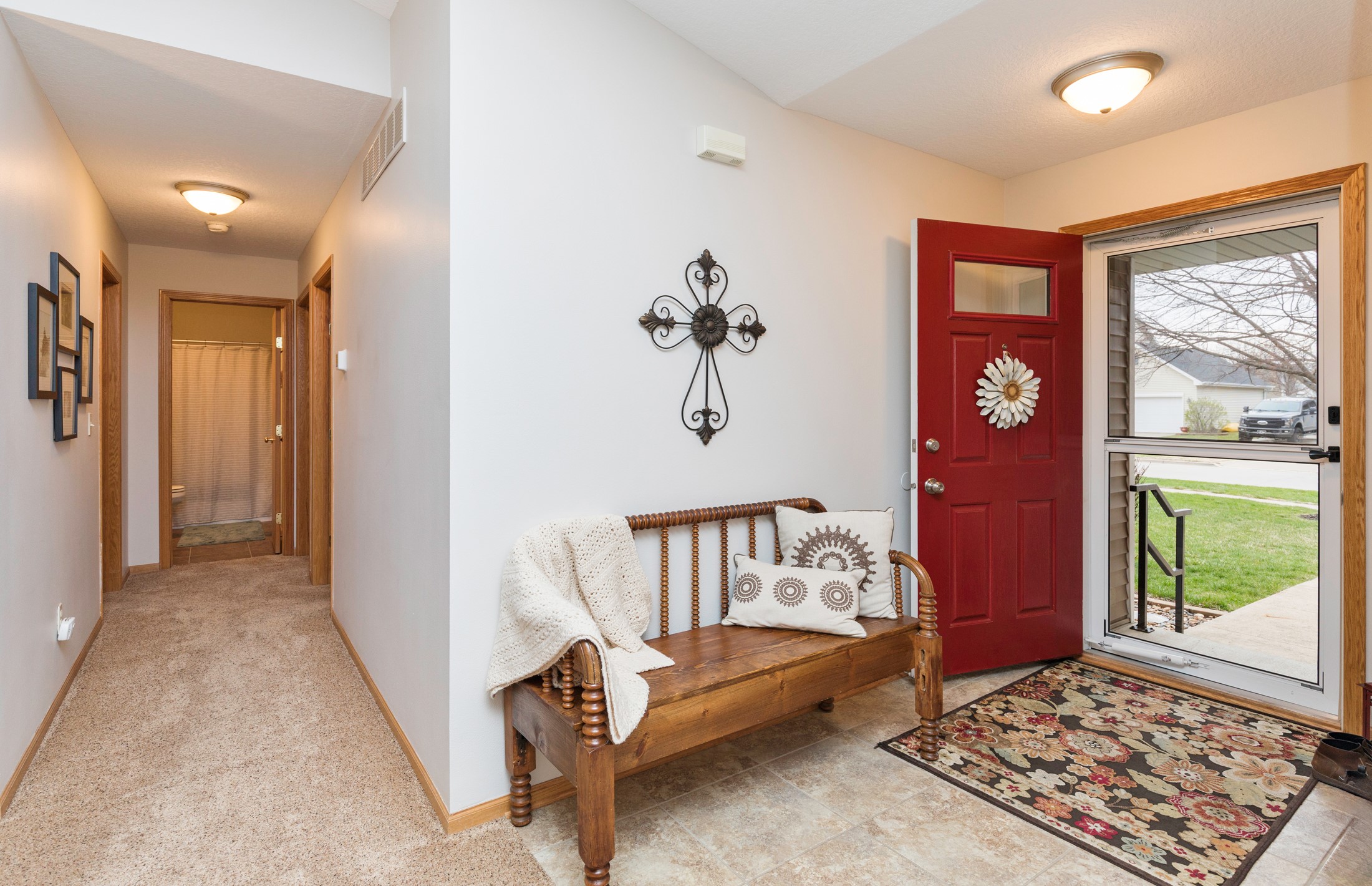 2005 Country Cove Lane, Altoona, Iowa image 2