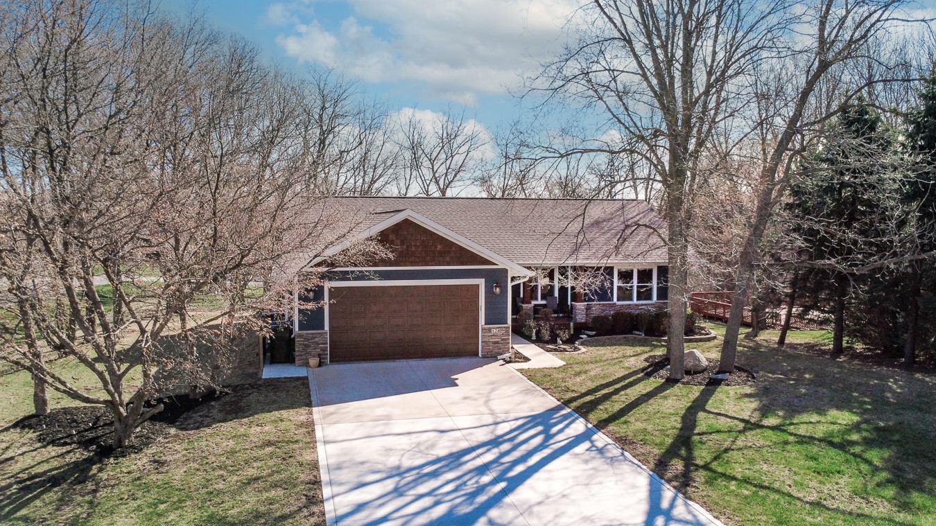 128 Holland Drive, Pella, Iowa image 1