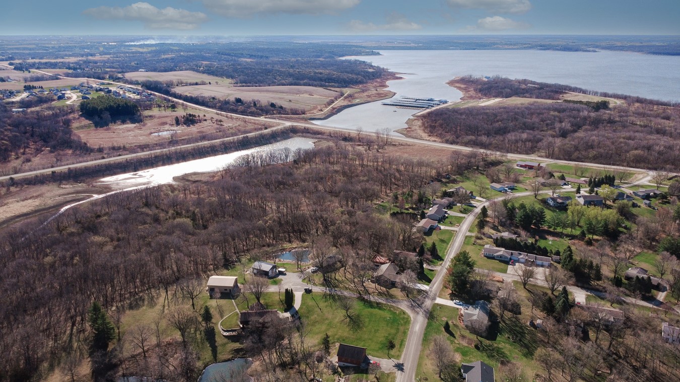 128 Holland Drive, Pella, Iowa image 3