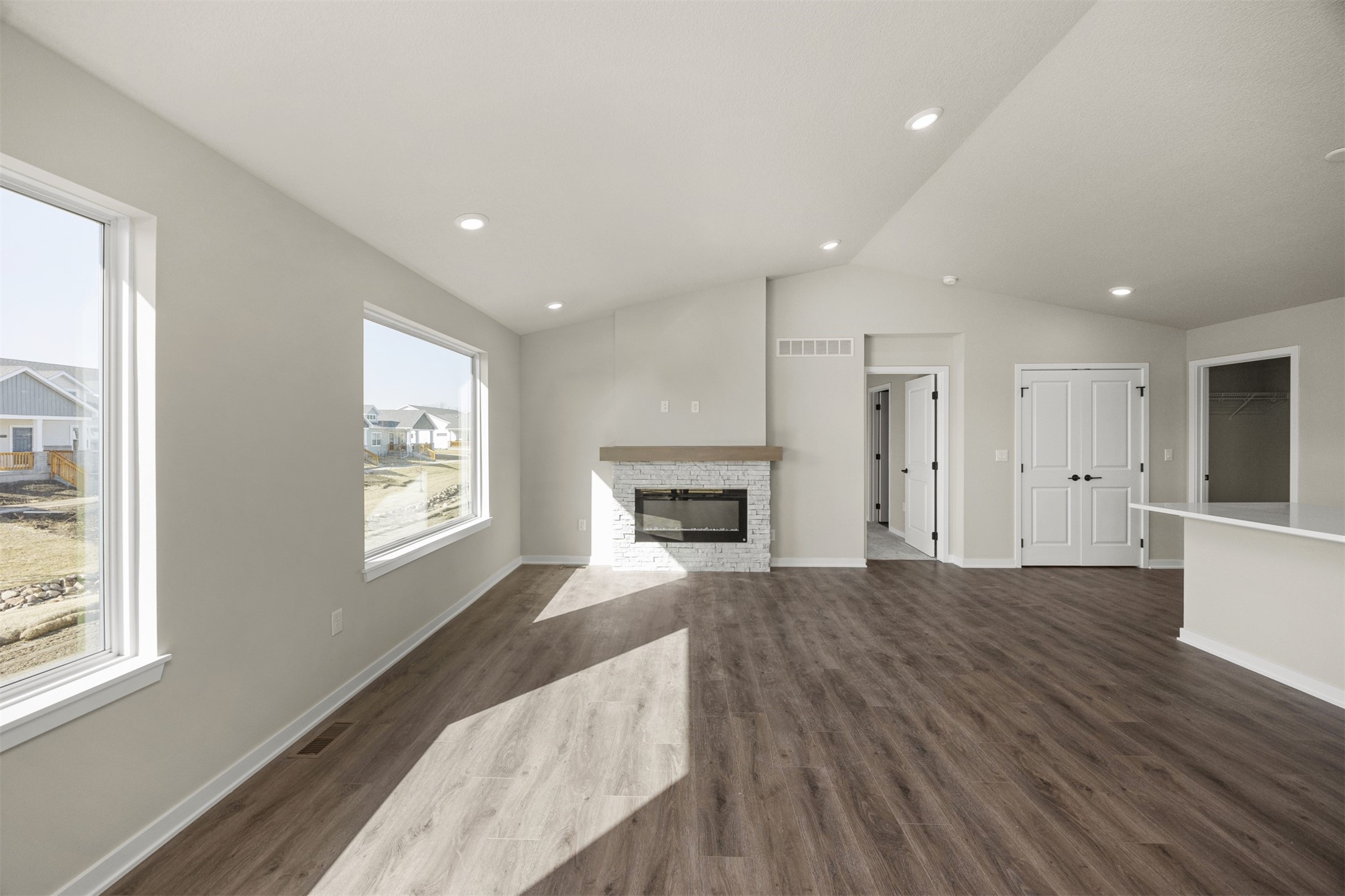 9748 Thorton Drive, Johnston, Iowa image 12