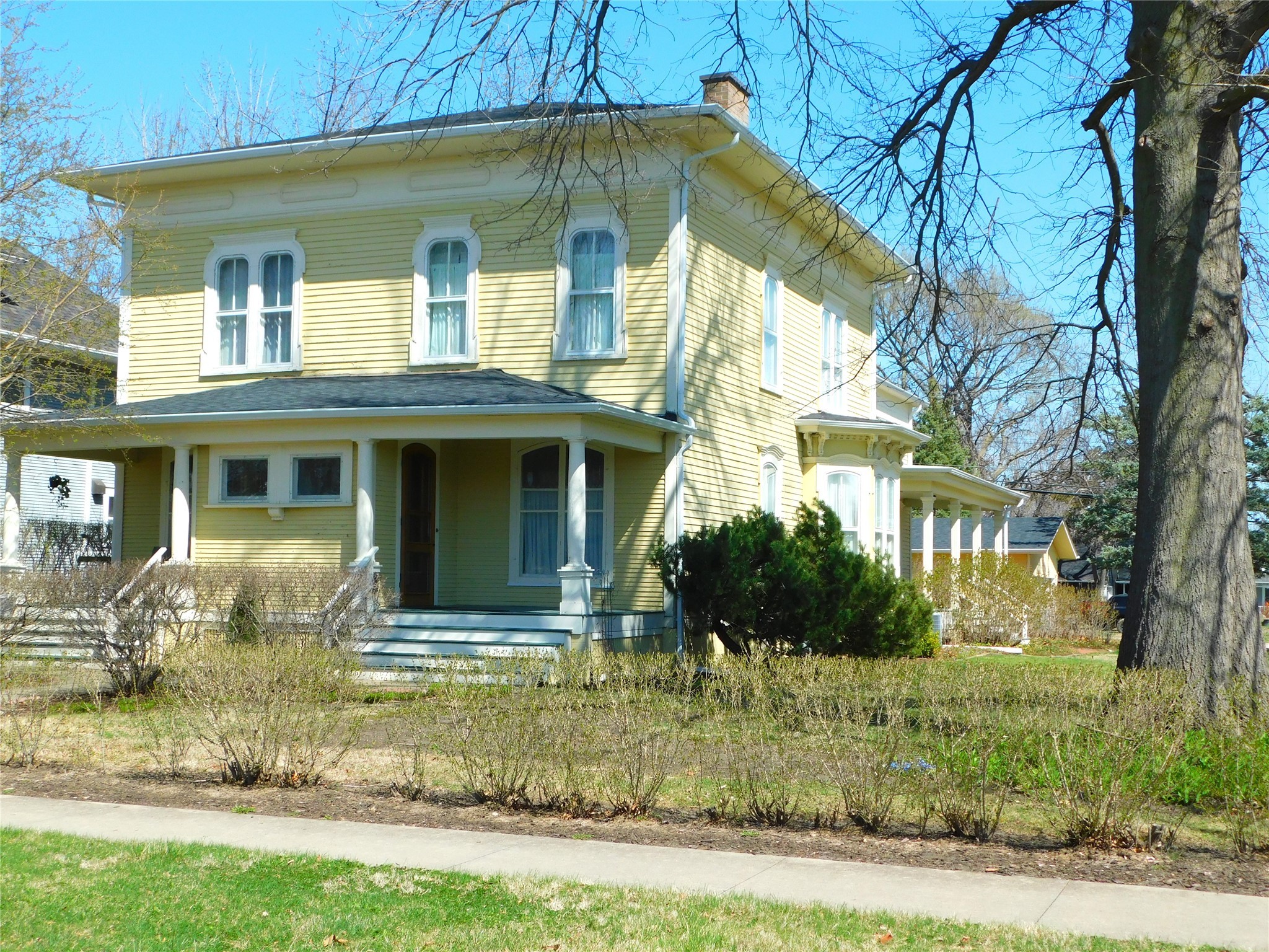 802 & 804 High Street, Grinnell, Iowa image 1
