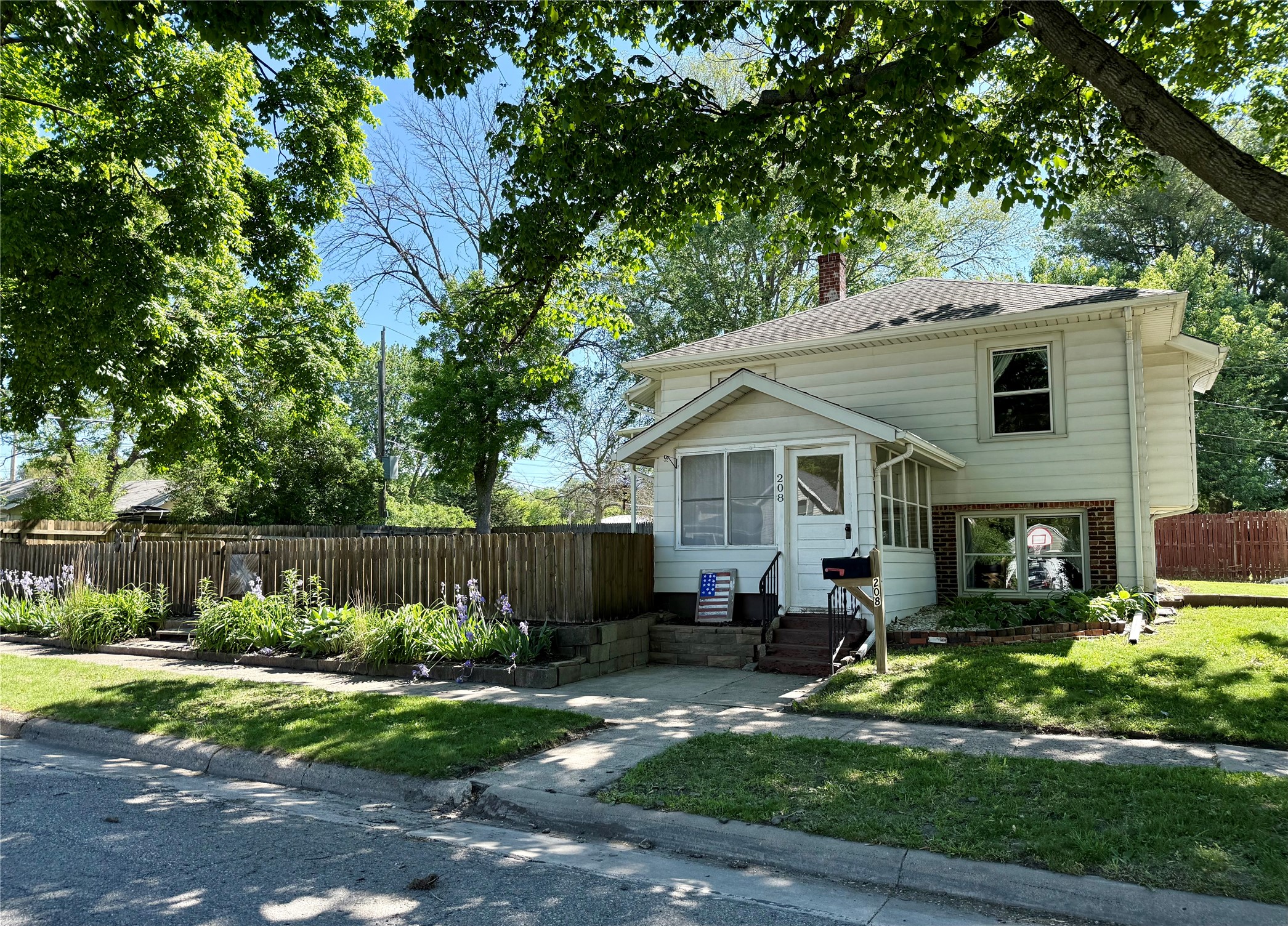208 N Maple Avenue, Ames, Iowa image 1