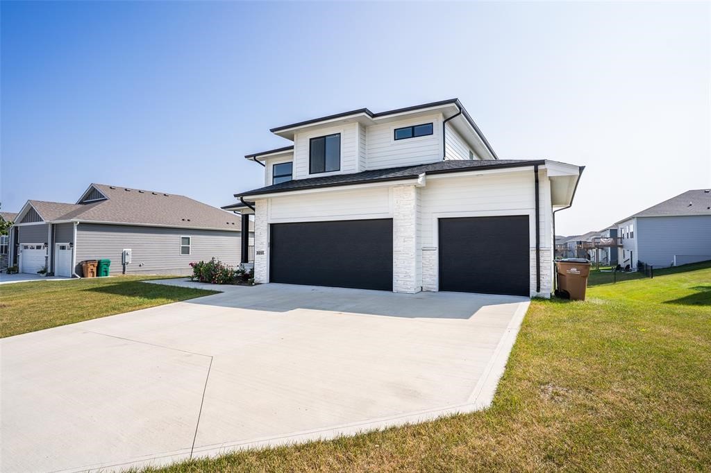 3217 Lakeview Drive SE