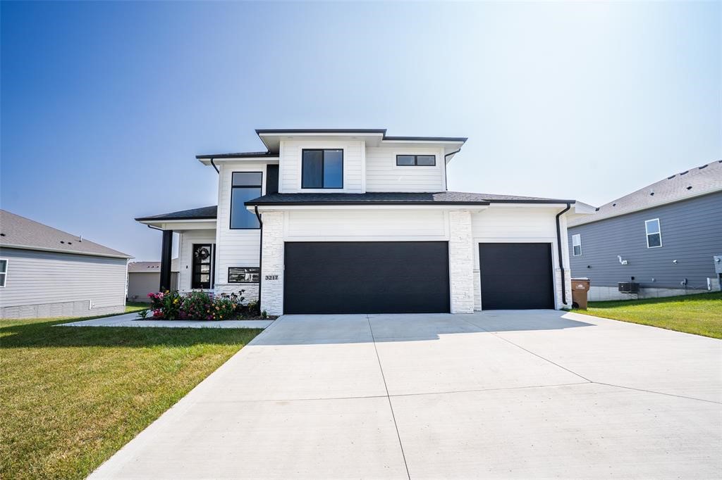 3217 Lakeview Drive SE