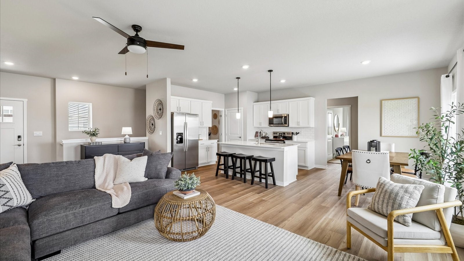 305 Kingfisher Court SW