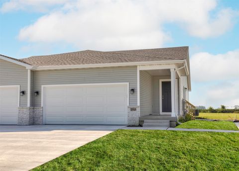 Condo For Sale - 2713 13th Street<br/> Bondurant, IA 50035