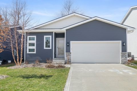 Homes For Sale - 4616 167th Street<br/> Dallas County, Urbandale, IA 50323