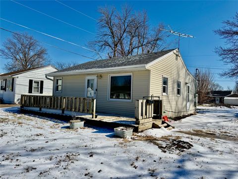 Homes For Sale - 600 E 24th Street<br/> Jasper County, Newton, IA 50208