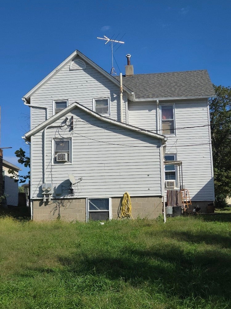 319 Grand Street S