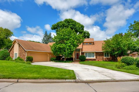3916 Greenview Drive Urbandale IA 50322