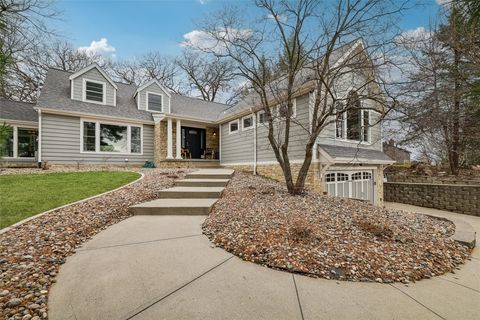 Homes For Sale - 3939 River Oaks Drive<br/> Des Moines, IA 50312