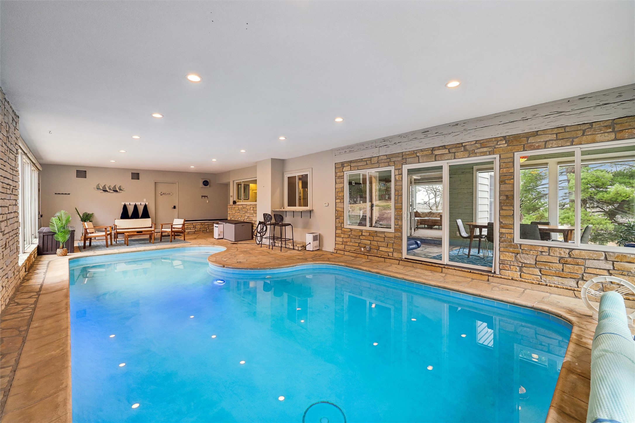 3939 River Oaks Drive