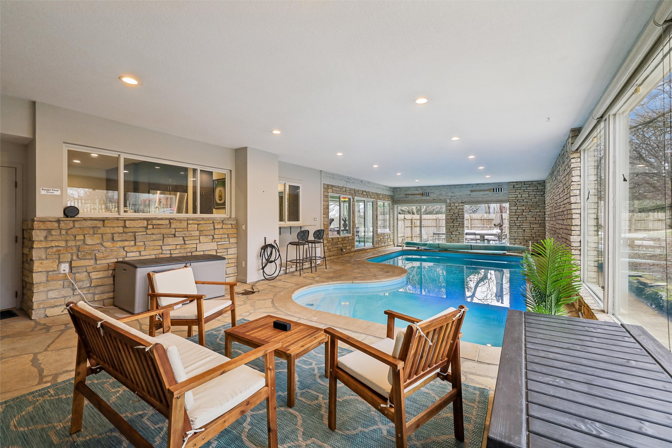 3939 River Oaks Drive