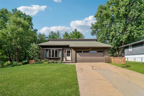 Homes For Sale - 1208 E Euclid Avenue<br/> Indianola, IA 50125