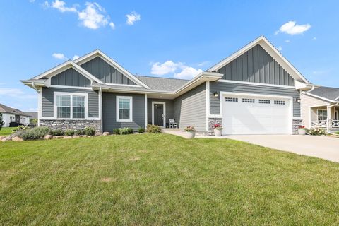 912 Fountain View Drive Pella IA 50219