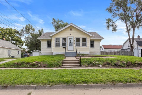 Homes For Sale - 309 E 25th Street<br/> Des Moines, IA 50317