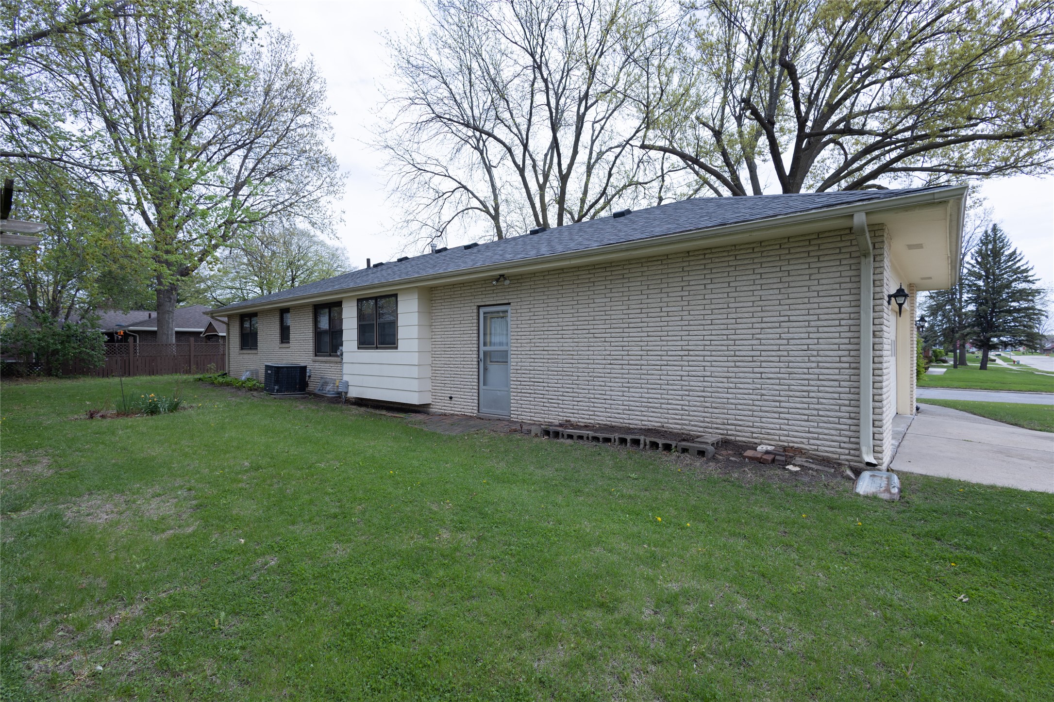 1606 N 8th Avenue, Newton, Iowa image 3