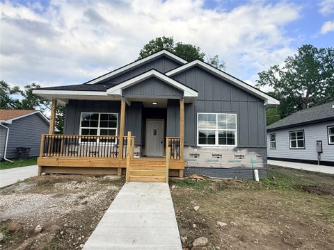Homes For Sale - 815 Se 11th Street Street<br/> Des Moines, IA 50309