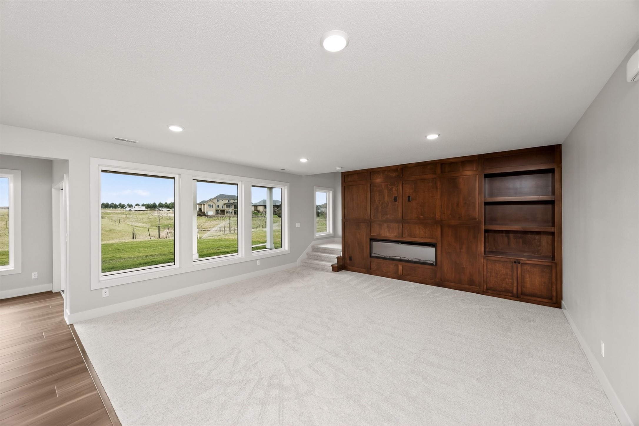 Urbandale, Iowa, 50323, United States, 4 Bedrooms Bedrooms, ,5 BathroomsBathrooms,Residential,Active,1945186