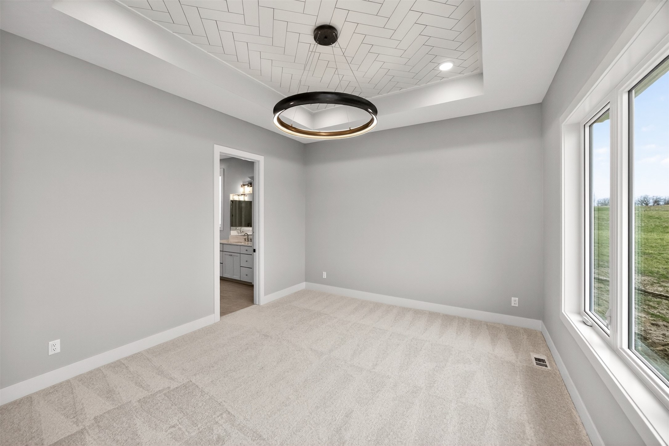 Urbandale, Iowa, 50323, United States, 4 Bedrooms Bedrooms, ,5 BathroomsBathrooms,Residential,Active,1945186