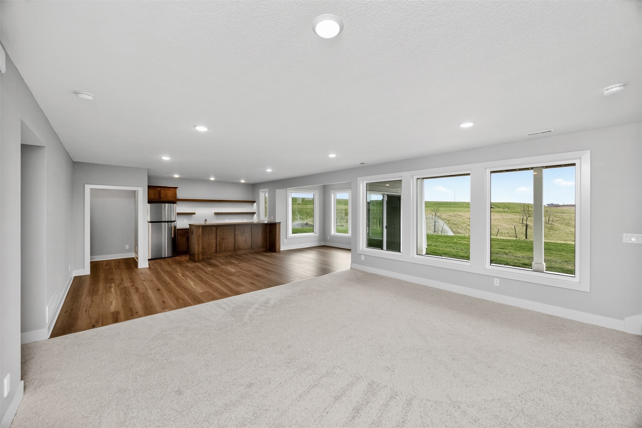 Urbandale, Iowa, 50323, United States, 4 Bedrooms Bedrooms, ,5 BathroomsBathrooms,Residential,Active,1945186