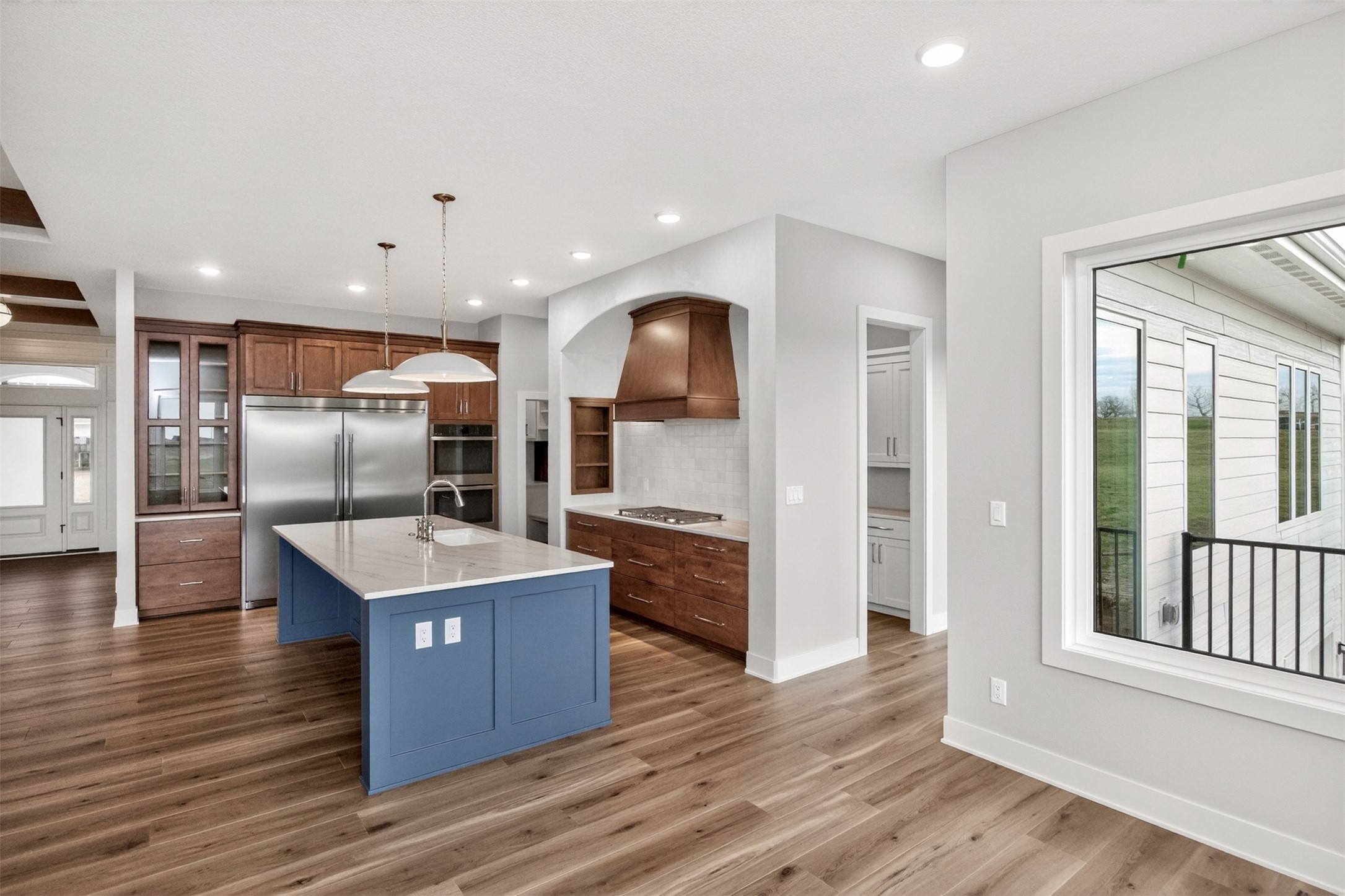 Urbandale, Iowa, 50323, United States, 4 Bedrooms Bedrooms, ,5 BathroomsBathrooms,Residential,Active,1945186
