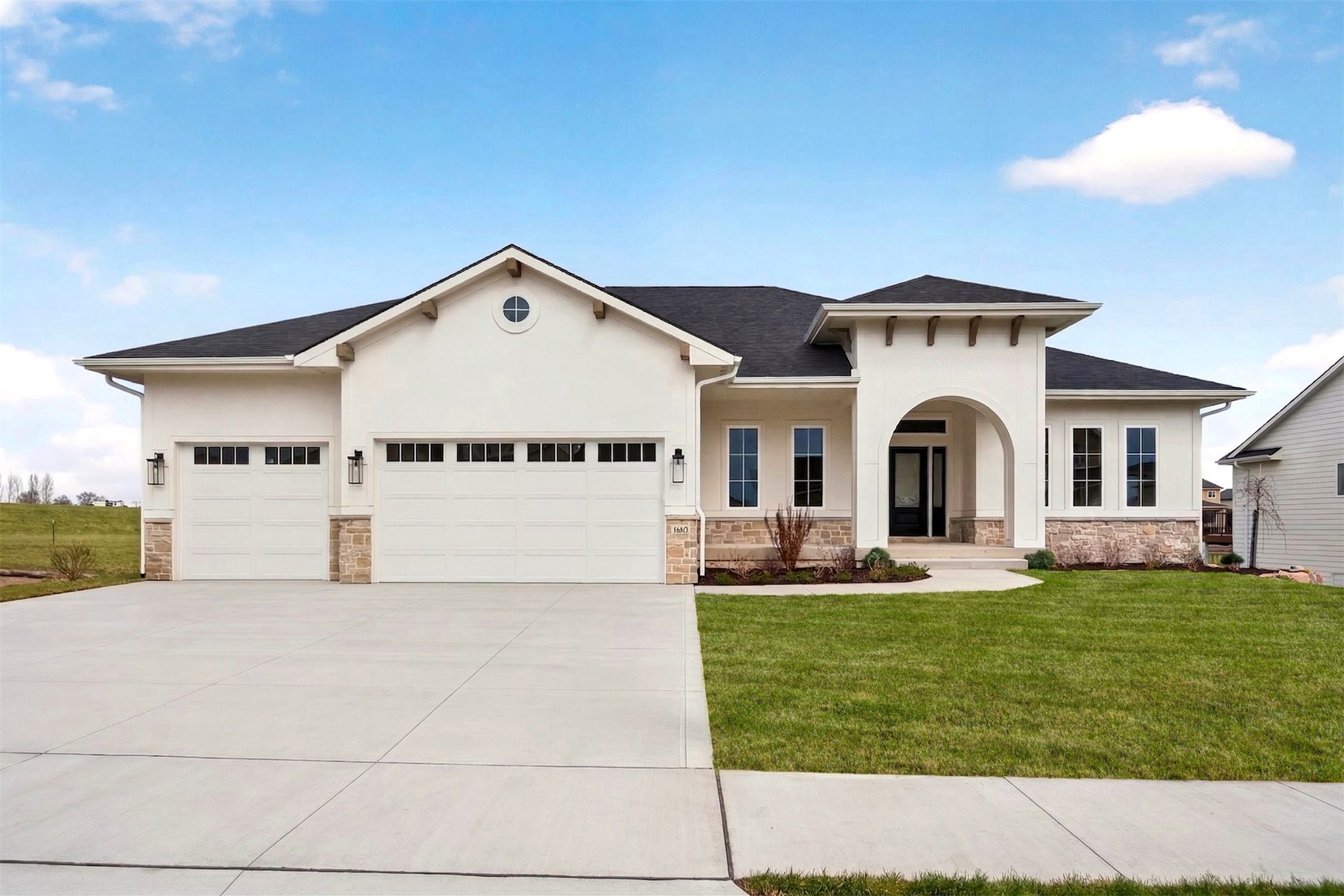 Urbandale, Iowa, 50323, United States, 4 Bedrooms Bedrooms, ,5 BathroomsBathrooms,Residential,Active,1945186