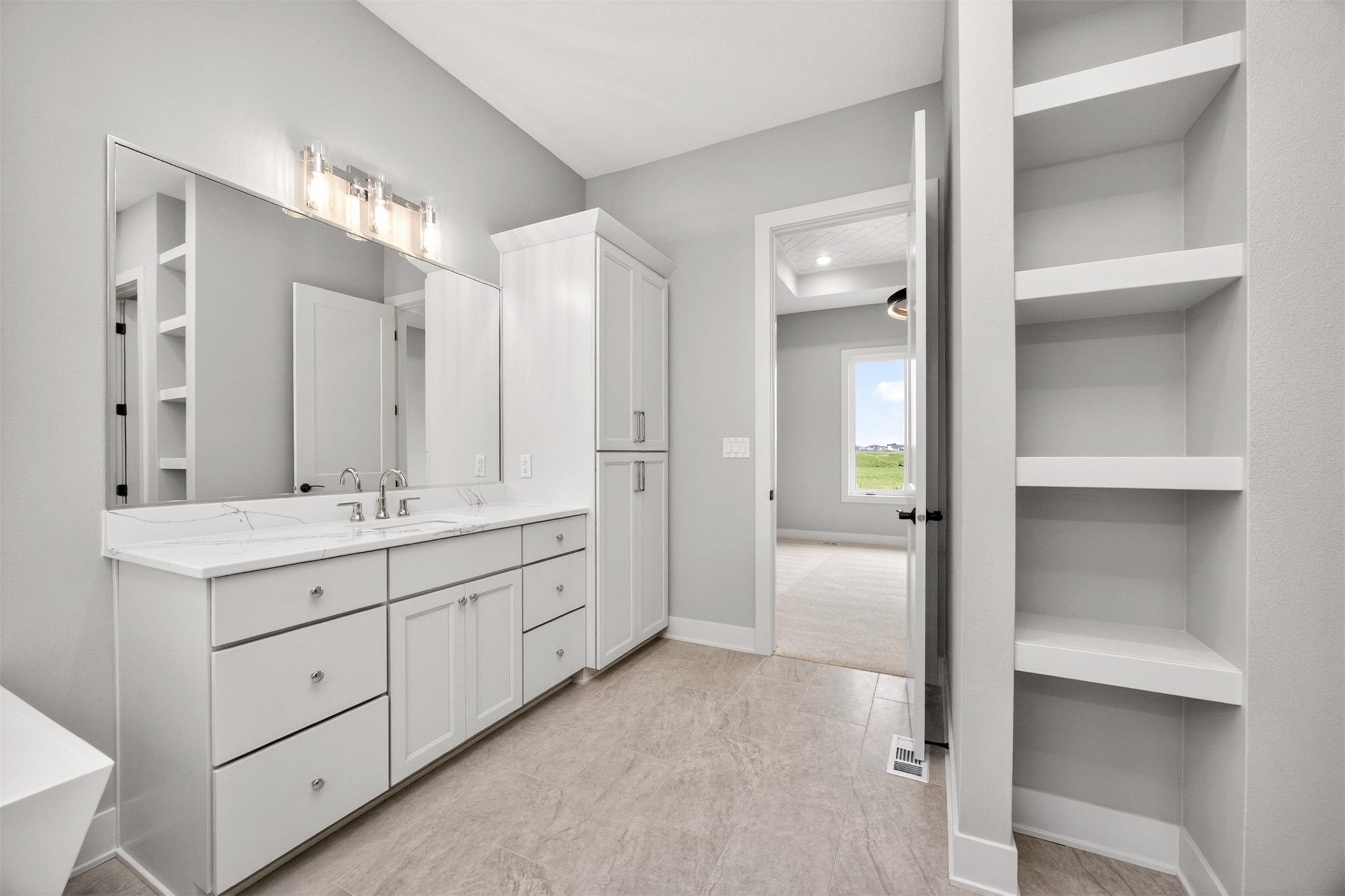 Urbandale, Iowa, 50323, United States, 4 Bedrooms Bedrooms, ,5 BathroomsBathrooms,Residential,Active,1945186