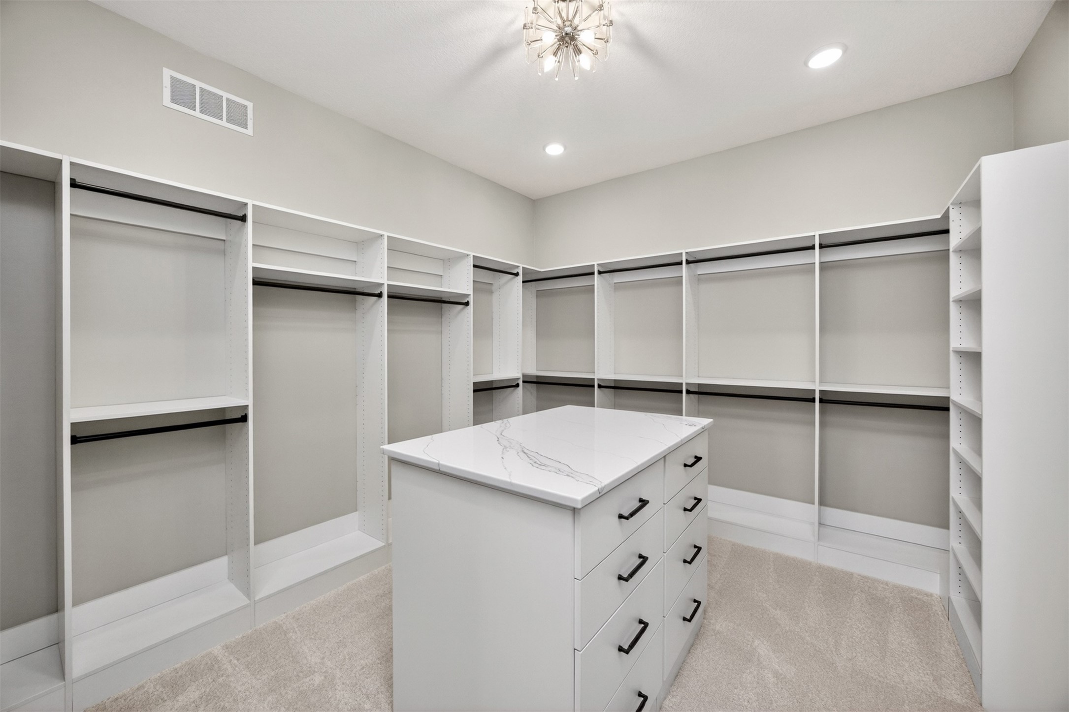 Urbandale, Iowa, 50323, United States, 4 Bedrooms Bedrooms, ,5 BathroomsBathrooms,Residential,Active,1945186