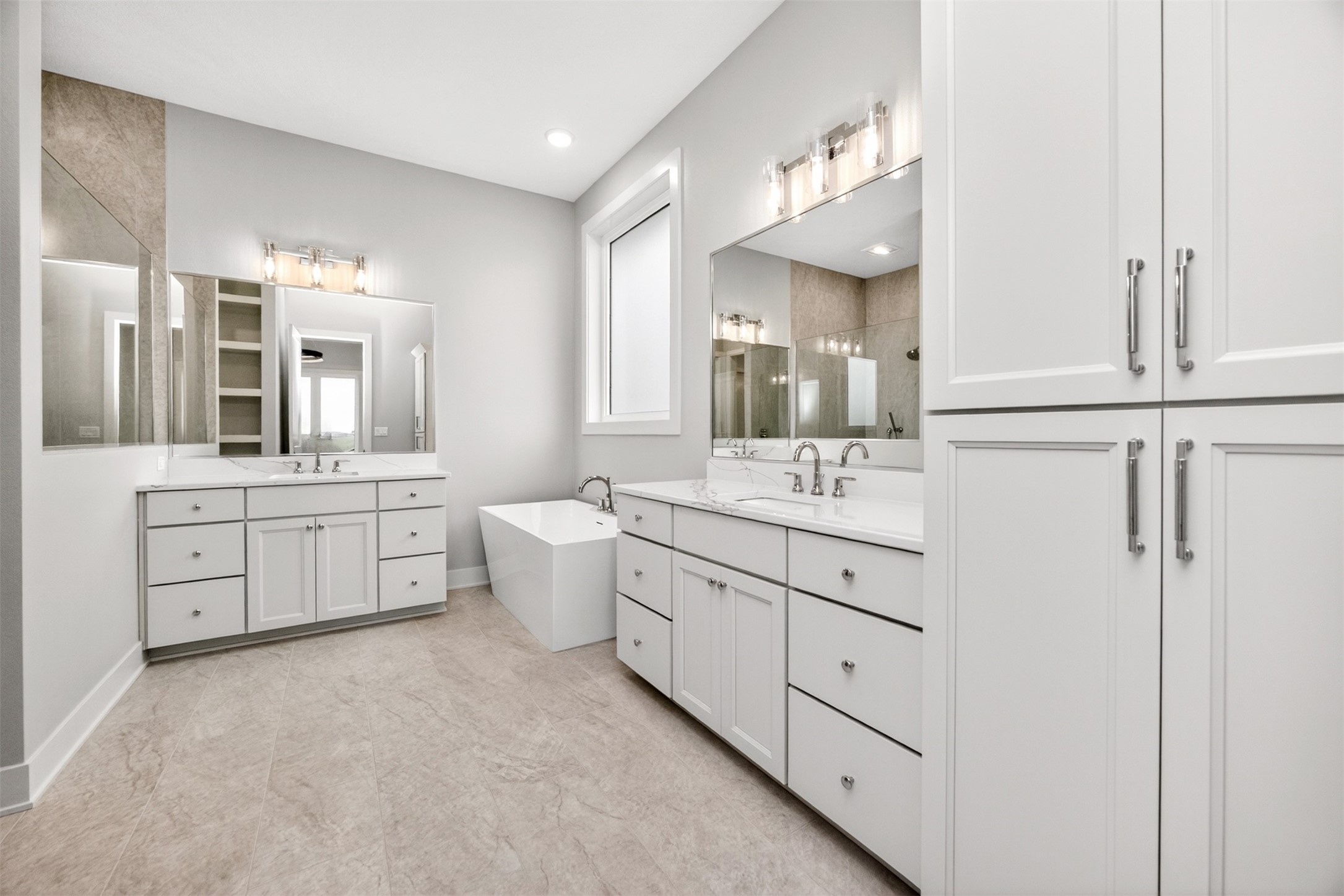 Urbandale, Iowa, 50323, United States, 4 Bedrooms Bedrooms, ,5 BathroomsBathrooms,Residential,Active,1945186