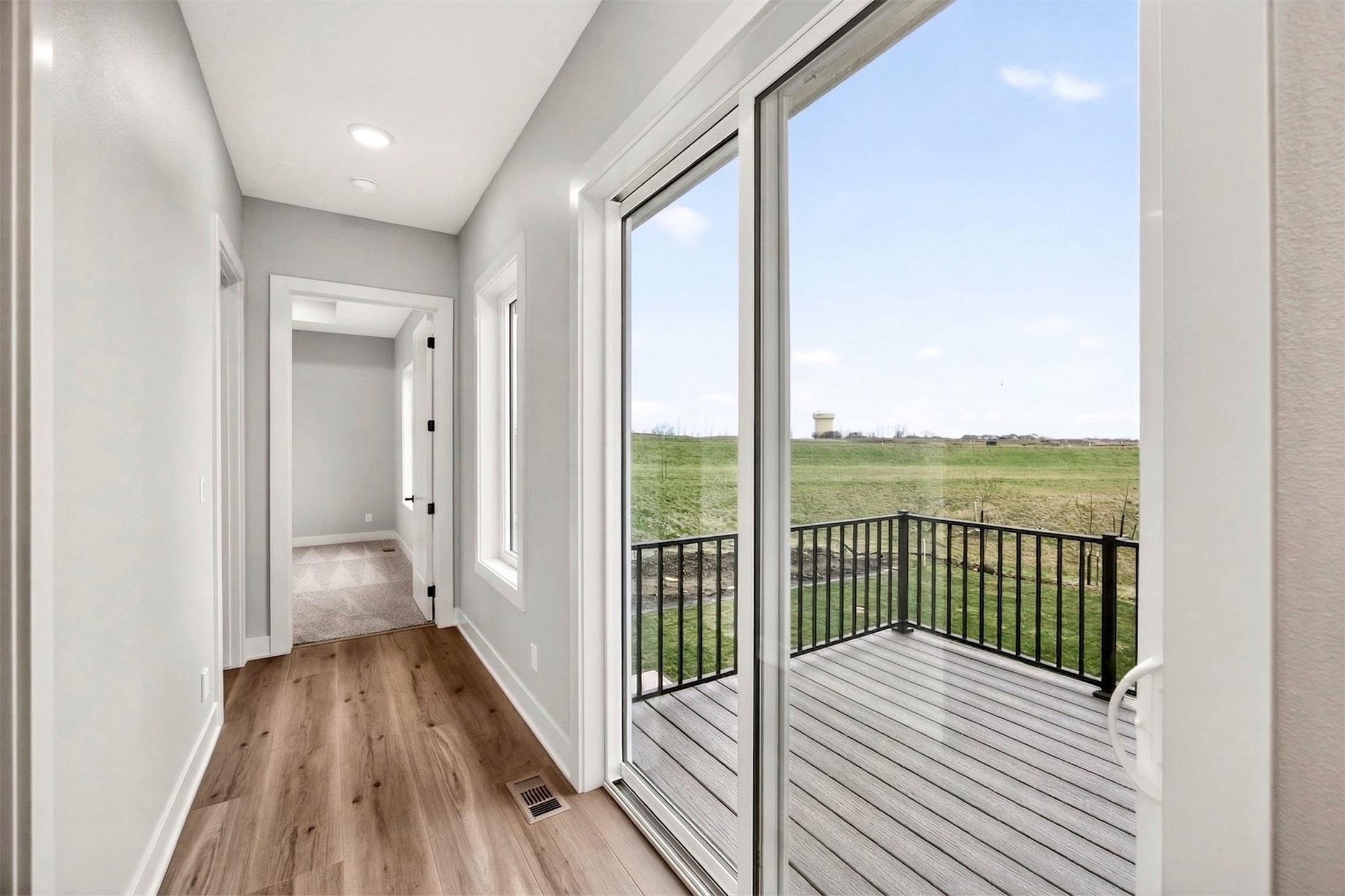 Urbandale, Iowa, 50323, United States, 4 Bedrooms Bedrooms, ,5 BathroomsBathrooms,Residential,Active,1945186