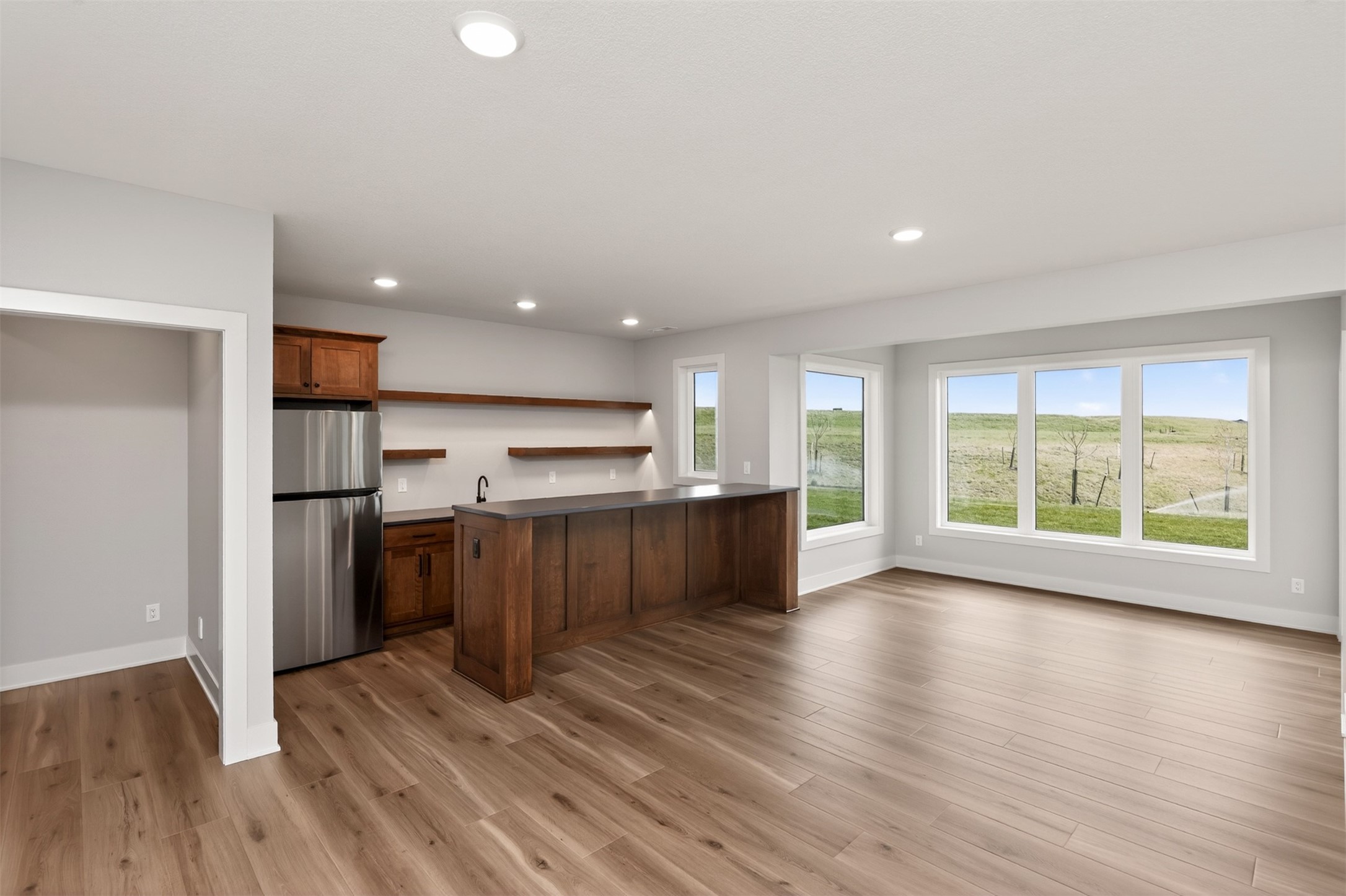 Urbandale, Iowa, 50323, United States, 4 Bedrooms Bedrooms, ,5 BathroomsBathrooms,Residential,Active,1945186