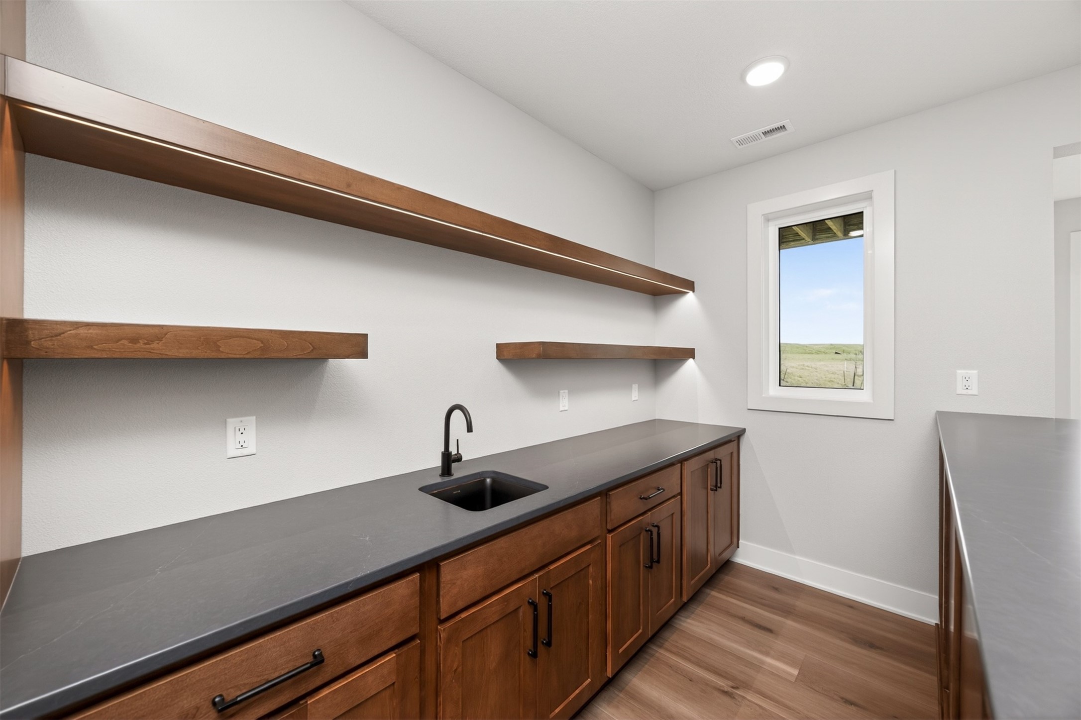Urbandale, Iowa, 50323, United States, 4 Bedrooms Bedrooms, ,5 BathroomsBathrooms,Residential,Active,1945186