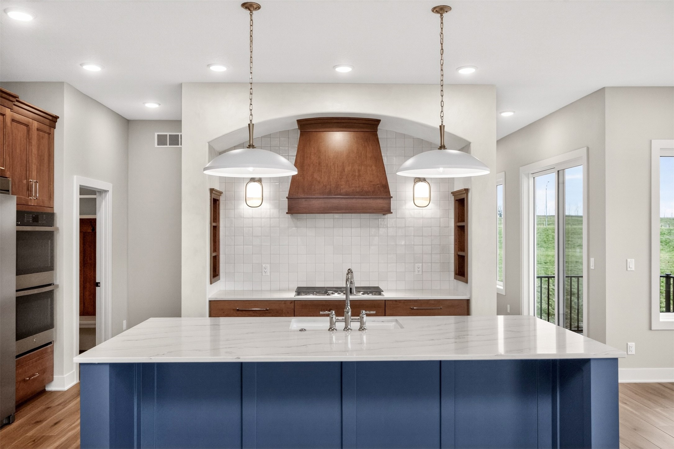 Urbandale, Iowa, 50323, United States, 4 Bedrooms Bedrooms, ,5 BathroomsBathrooms,Residential,Active,1945186